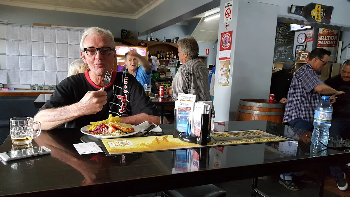 Vibe, Liquor Legends - Lake Wallace Hotel