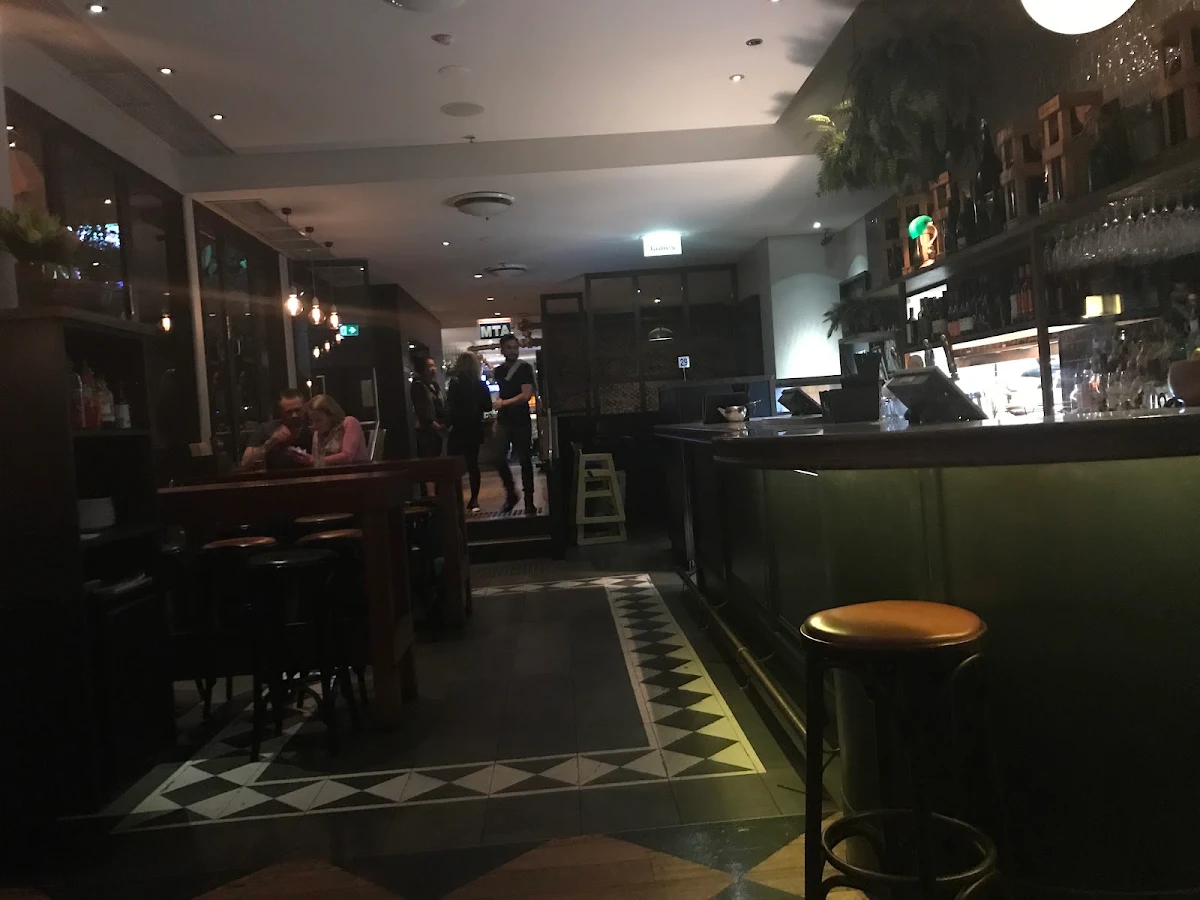 Vibe, Sackville Hotel