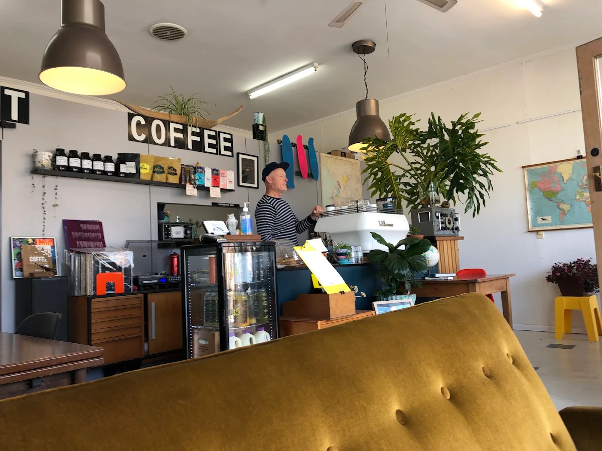Vibe, Lampshade Cafe