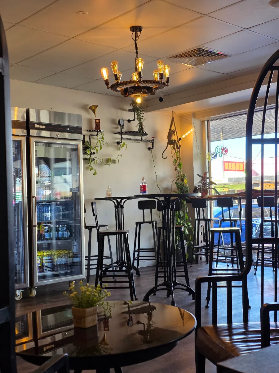 Vibe, Tourist Cafe