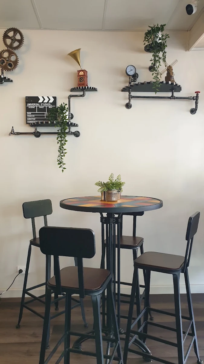 Vibe, Tourist Cafe