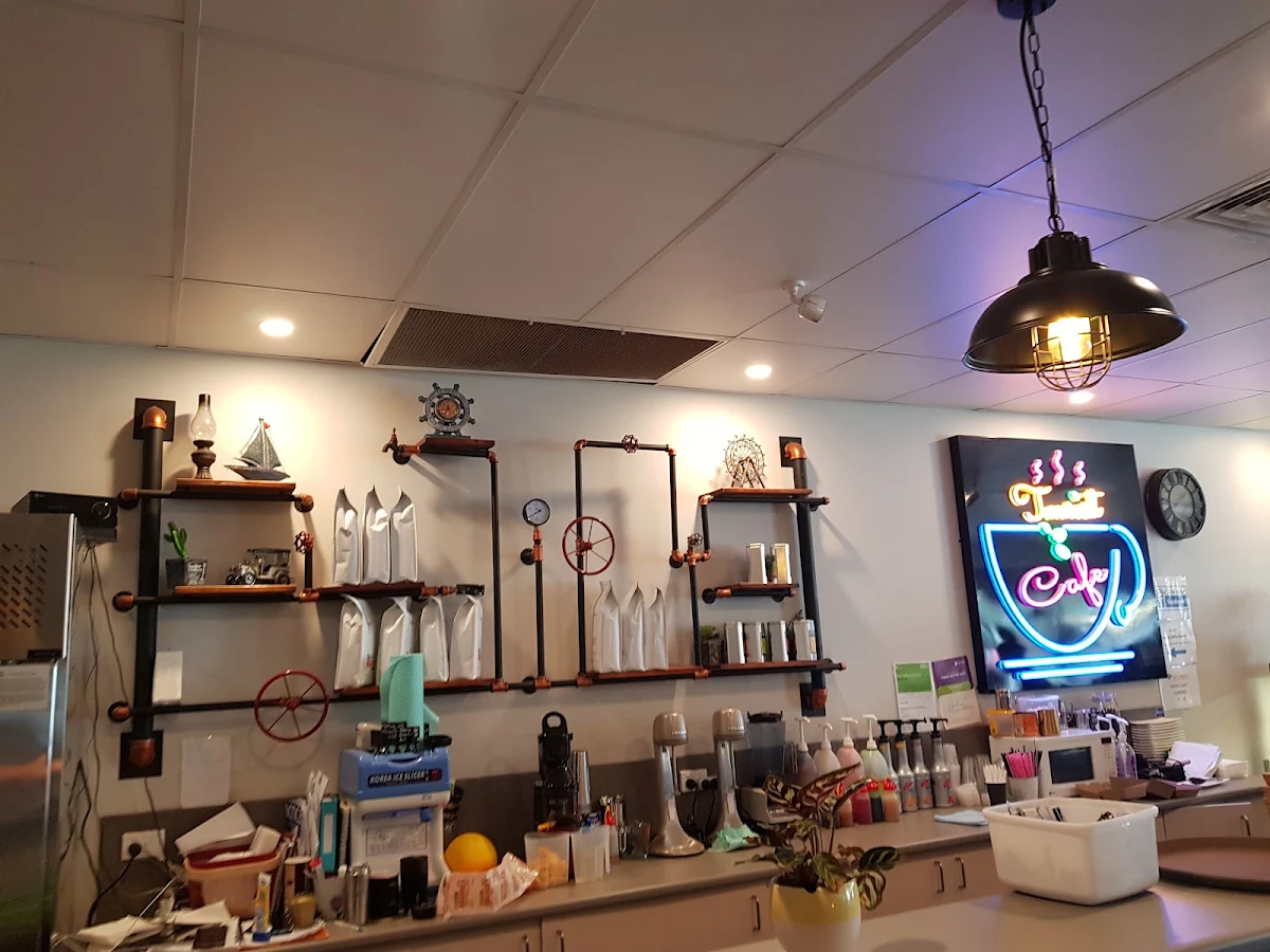 Vibe, Tourist Cafe