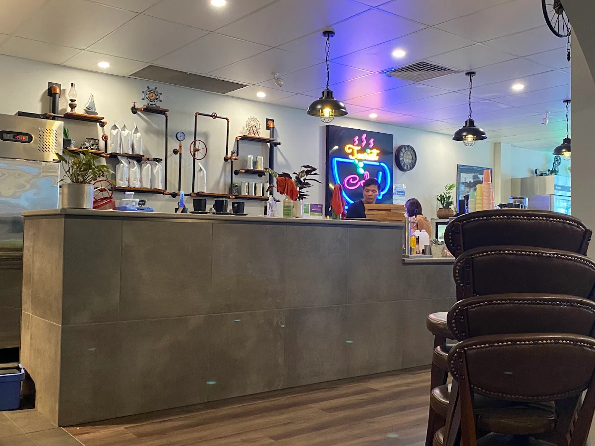 Vibe, Tourist Cafe