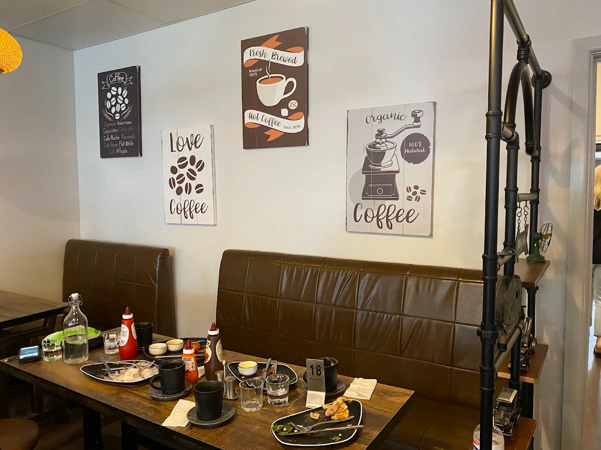 Vibe, Tourist Cafe