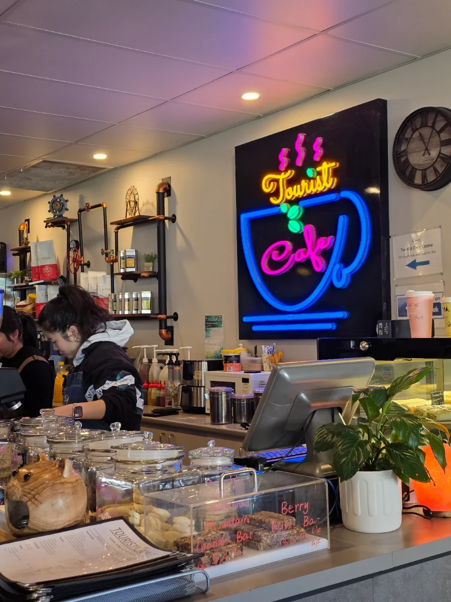 Vibe, Tourist Cafe