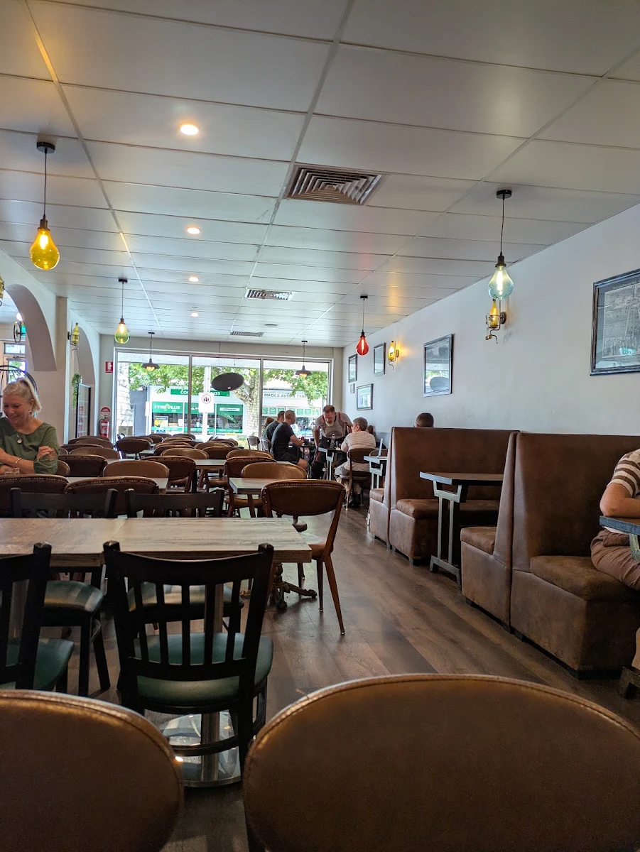 Vibe, Tourist Cafe