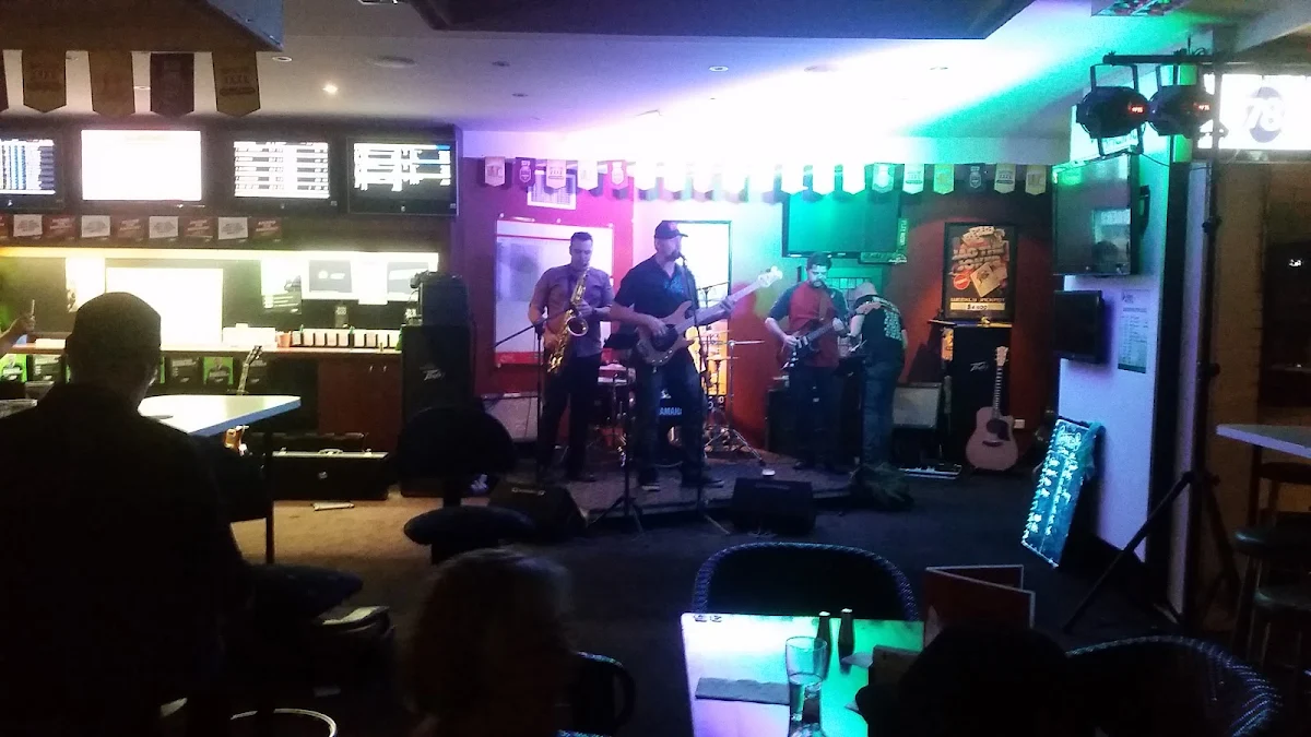 Vibe, Commercial Hotel