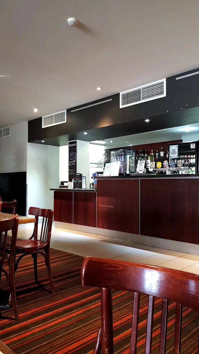 Vibe, Commercial Hotel