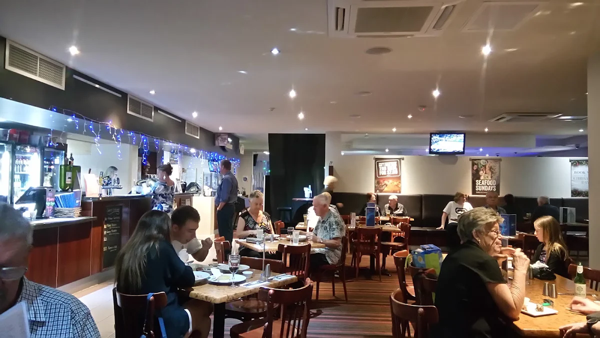 Vibe, Commercial Hotel