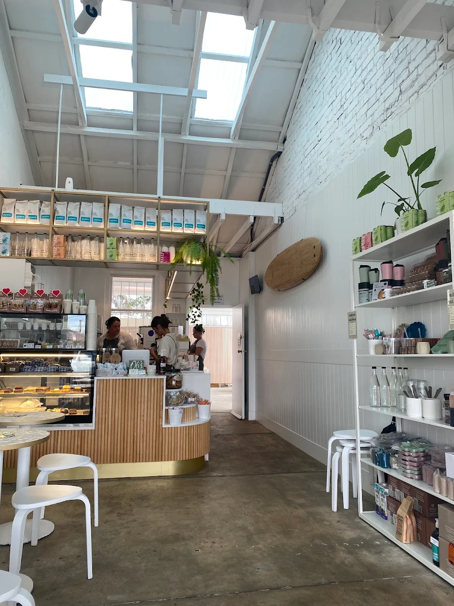Vibe, Oli's Cafe