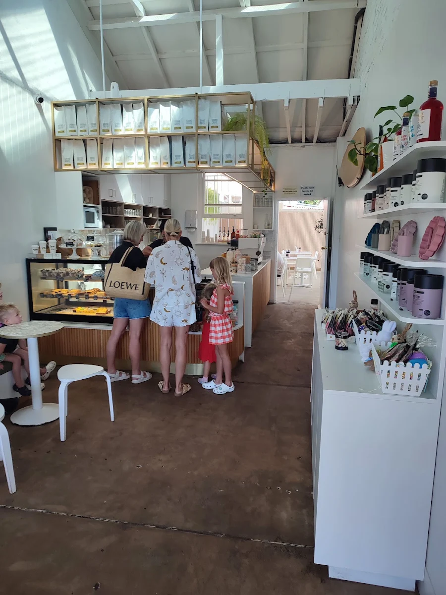 Vibe, Oli's Cafe