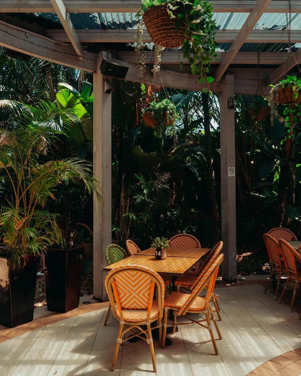 Vibe, Golden Barley Hotel