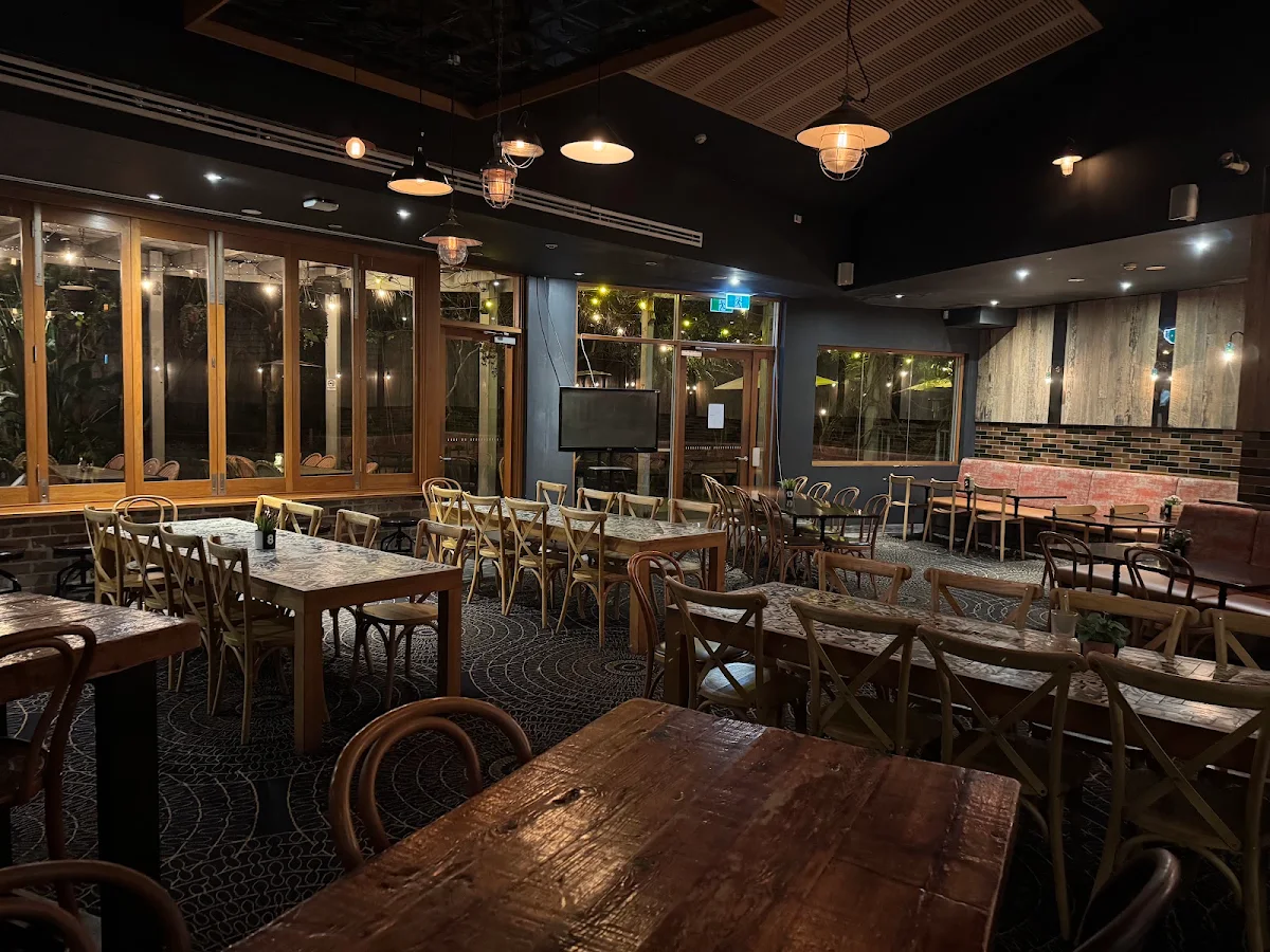Vibe, Golden Barley Hotel