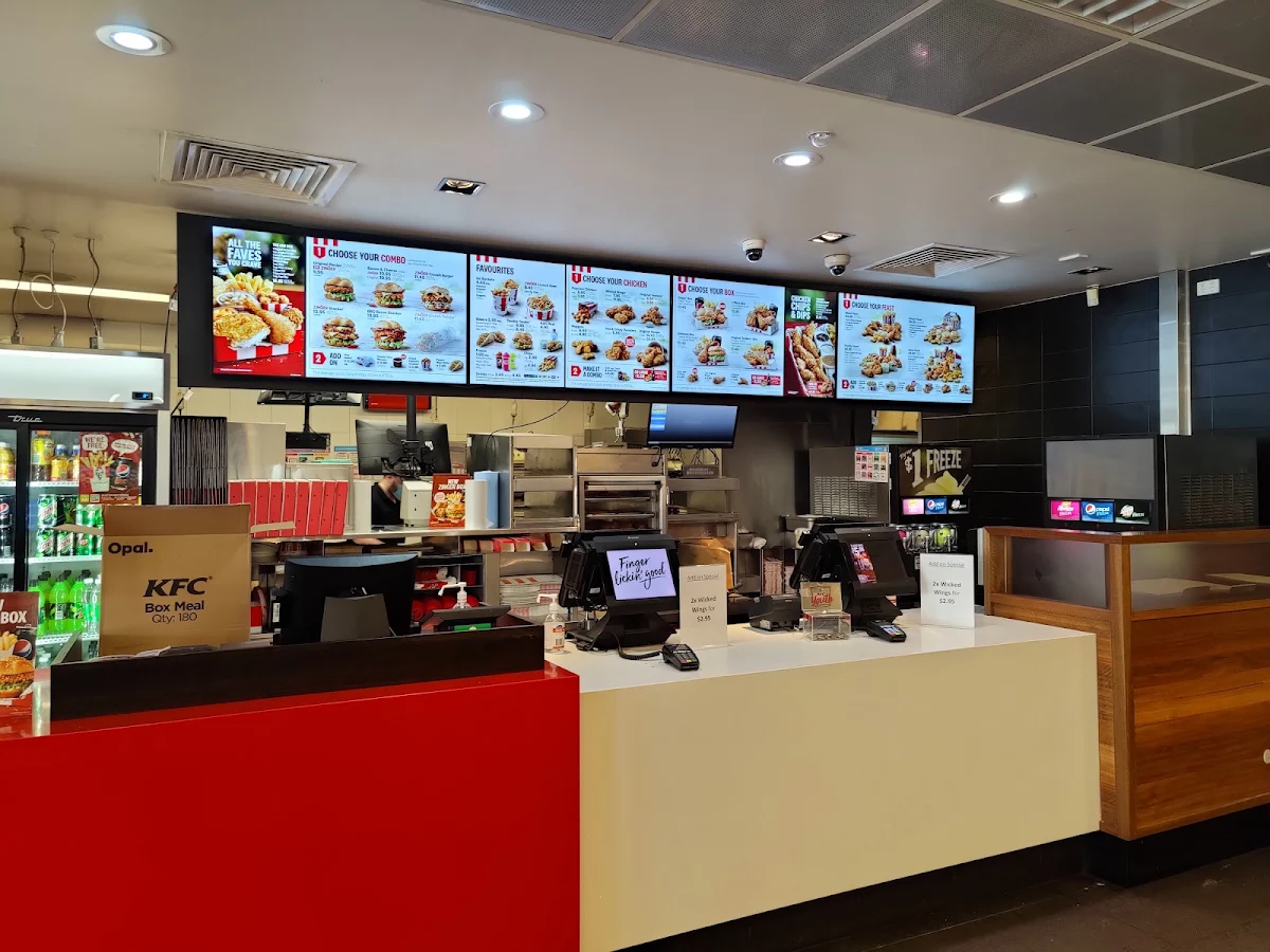 Vibe, Morty's Food Court
