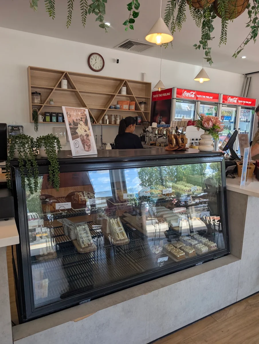 Vibe, Shamali's Cafe & Bistro