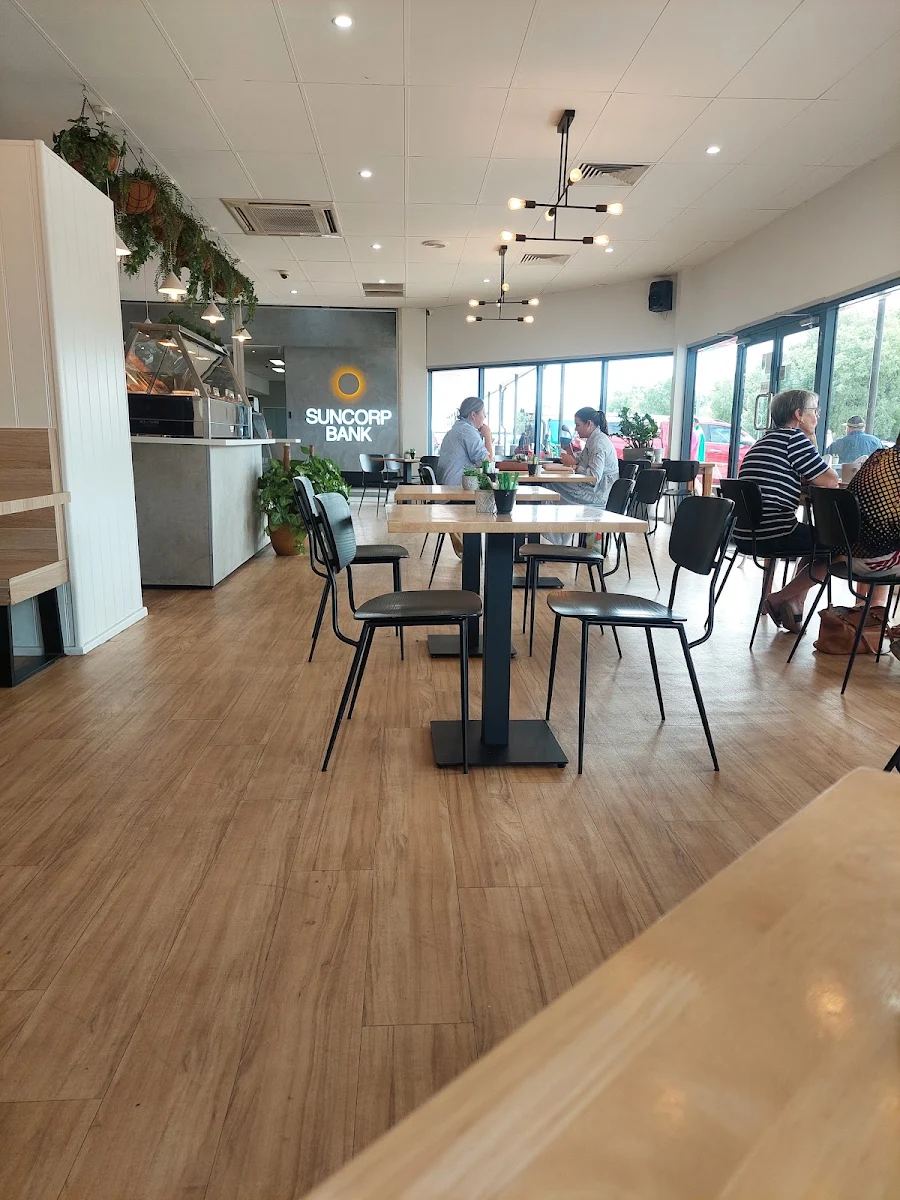 Vibe, Shamali's Cafe & Bistro