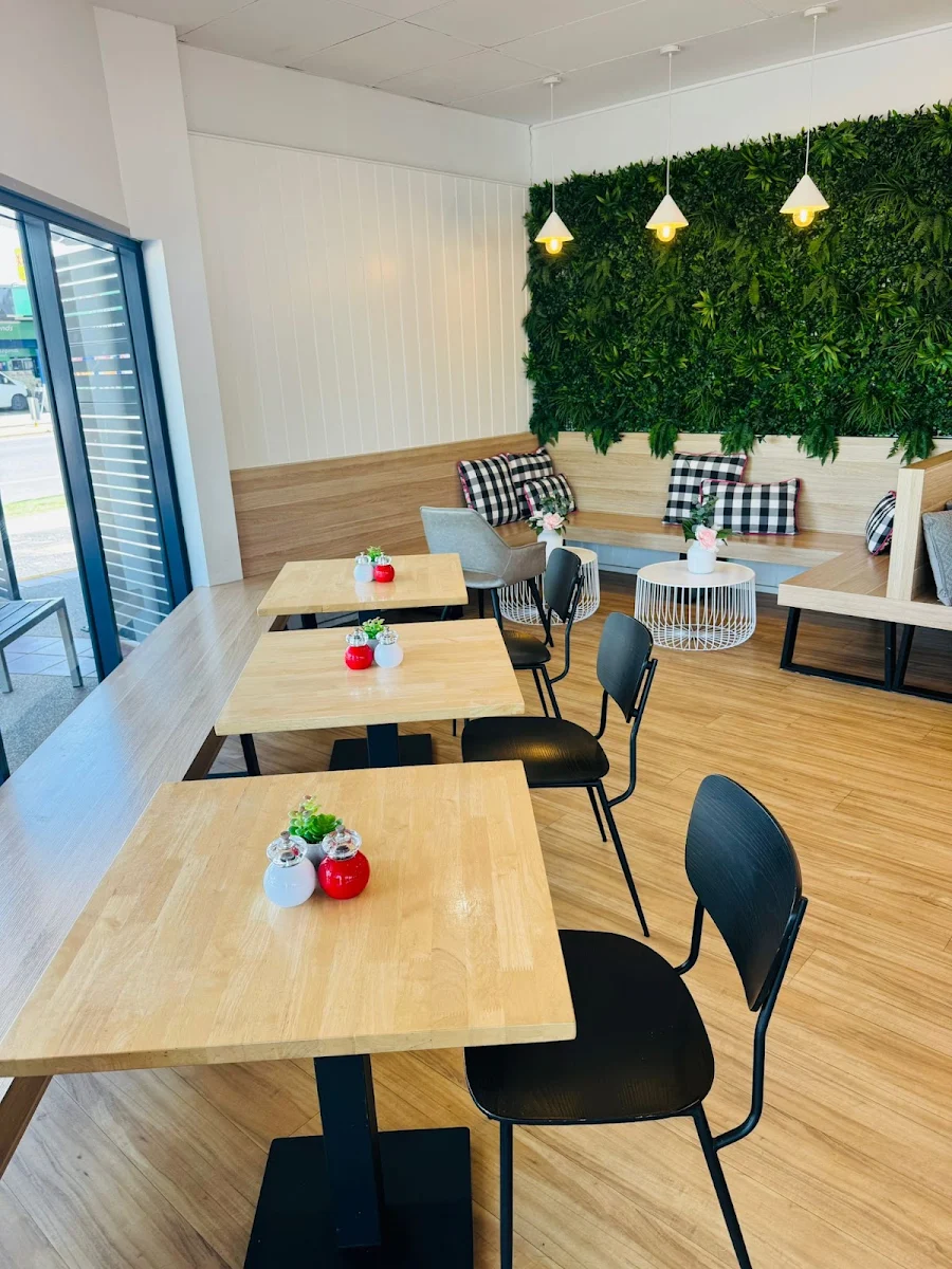 Vibe, Shamali's Cafe & Bistro
