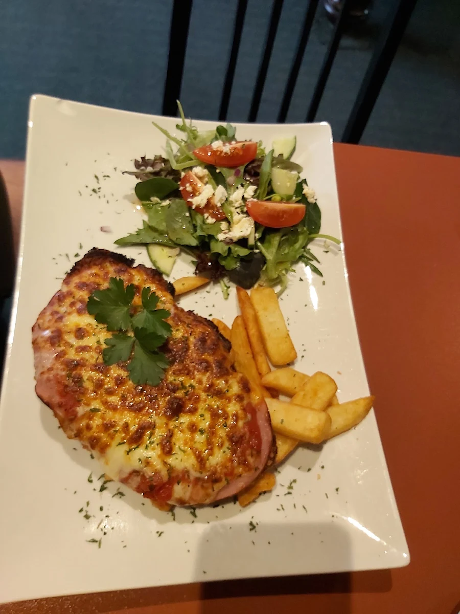 Food & drink, Gordon Hotel & Bottle Shop, Gordon VIC