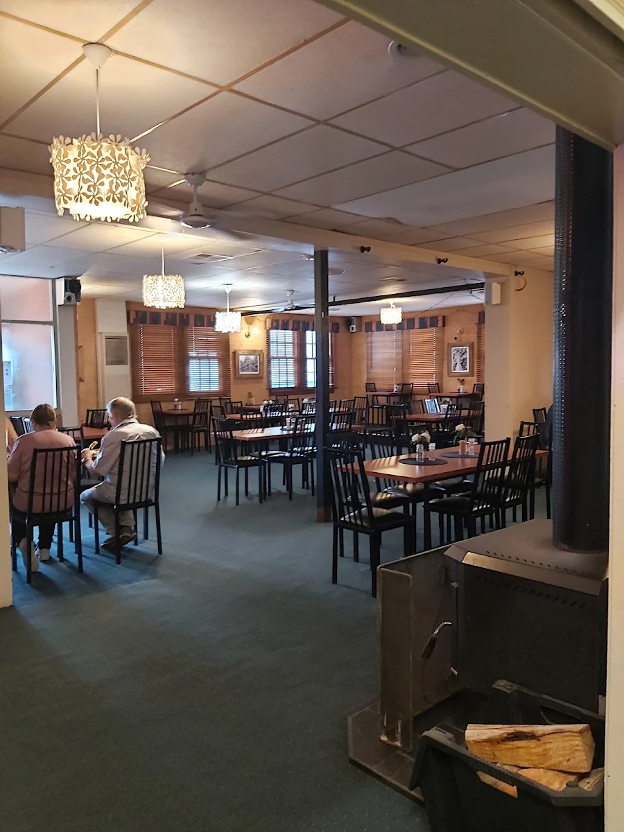 Vibe, Gordon Hotel & Bottle Shop, Gordon VIC