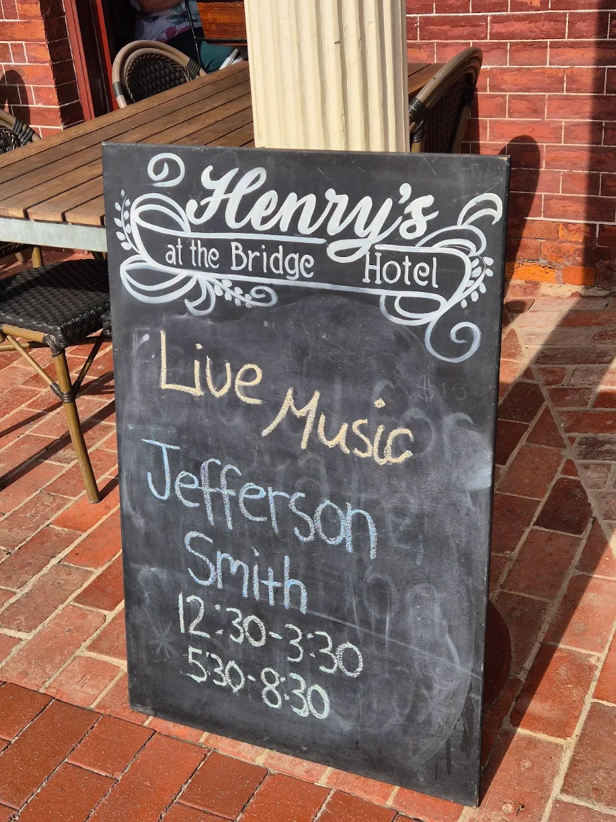 Menu, Henry's Bridge Hotel Echuca