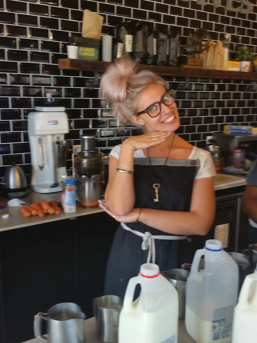 Vibe, Two Fives Cafe