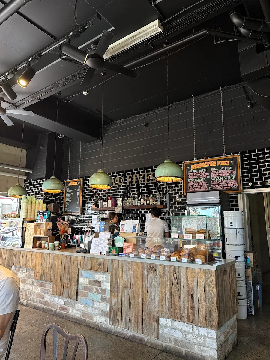 Vibe, Two Fives Cafe