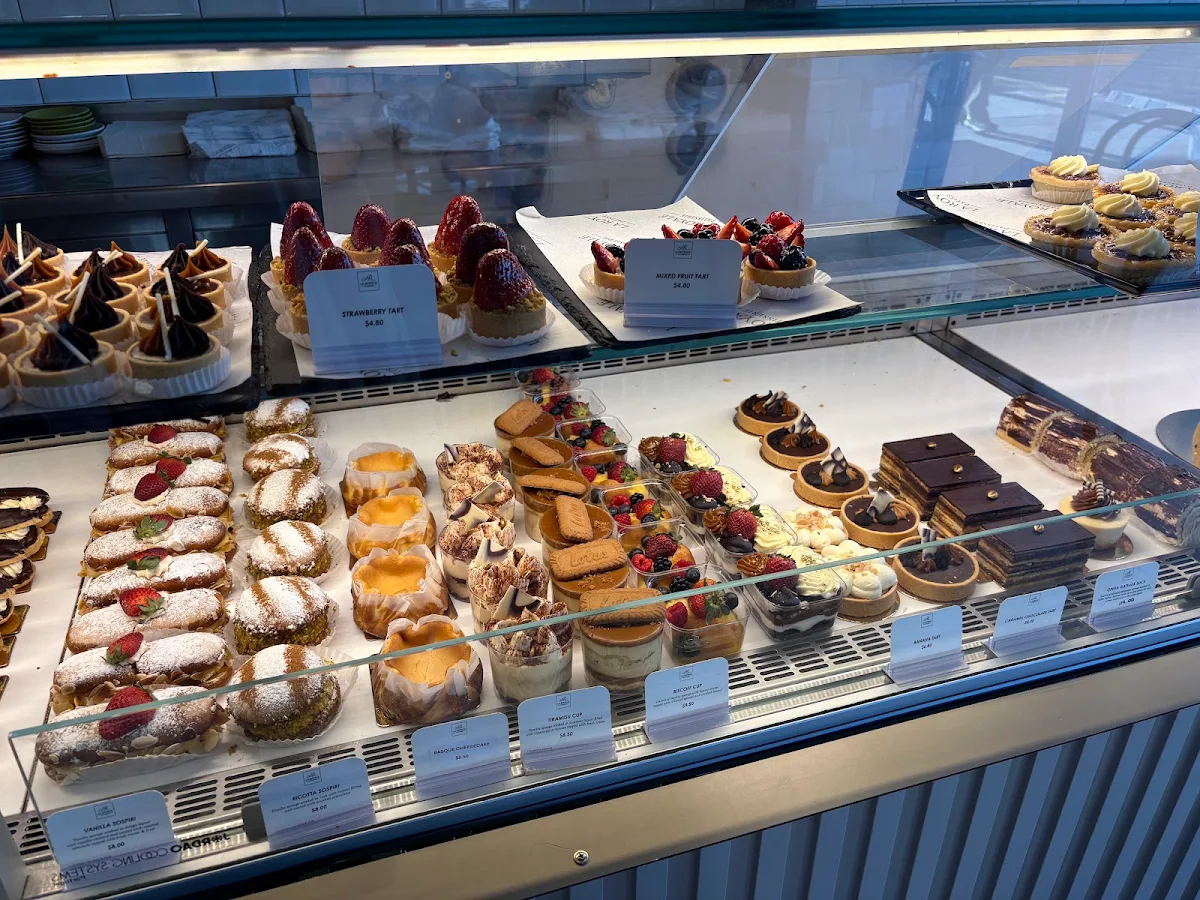 Vibe, La Royale Patisserie