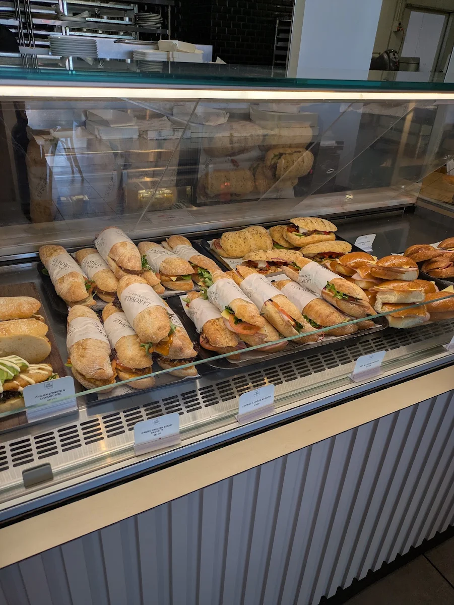 Vibe, La Royale Patisserie