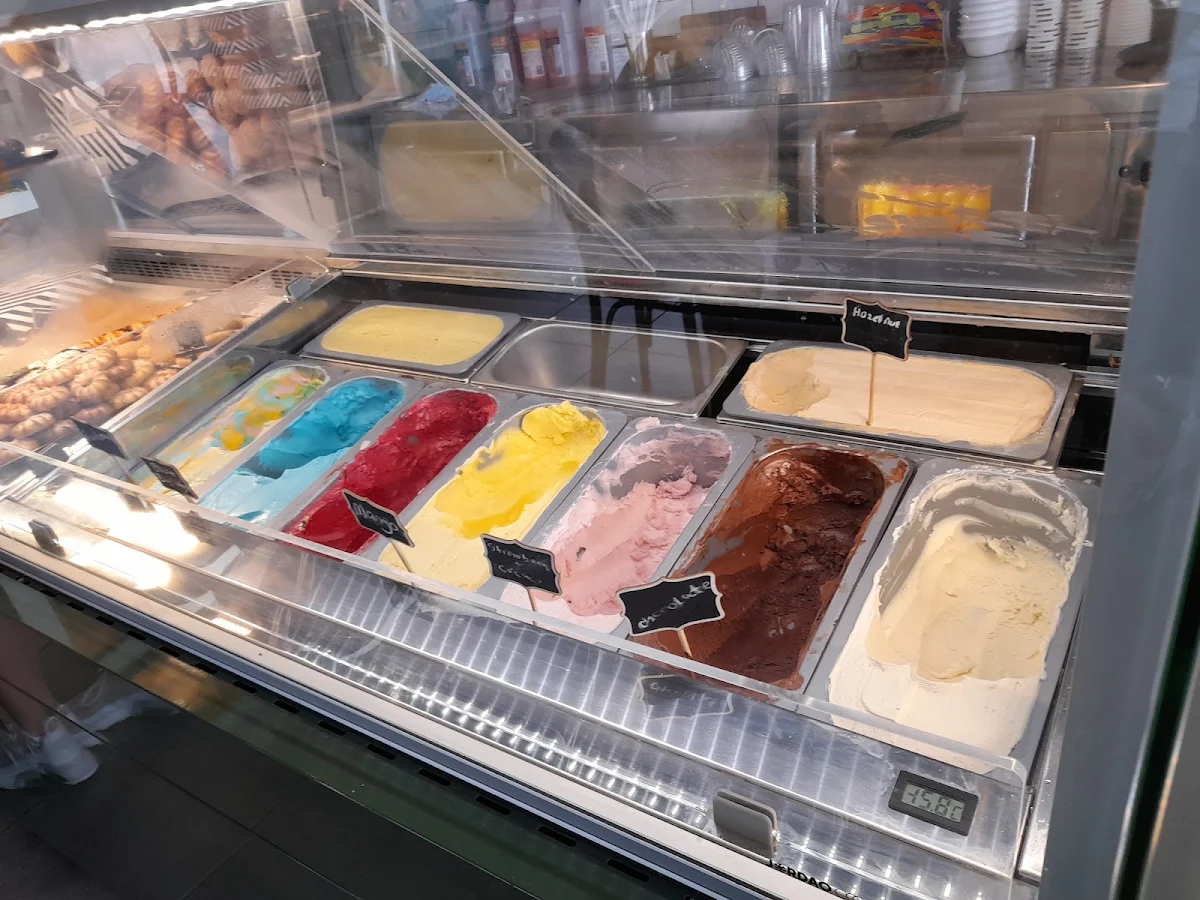 Vibe, La Royale Patisserie