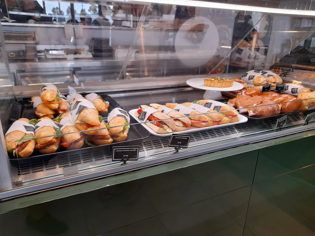 Vibe, La Royale Patisserie