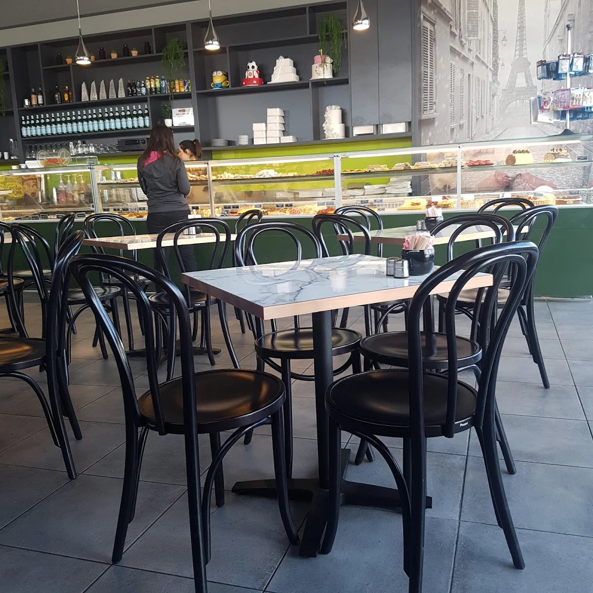 Vibe, La Royale Patisserie
