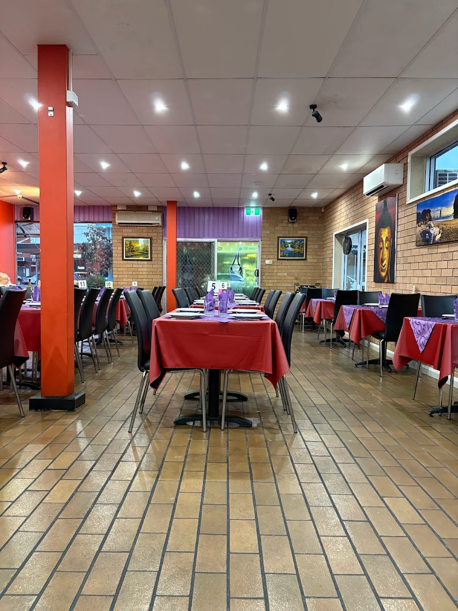 Vibe, Dhok Koon Thai Restaurant