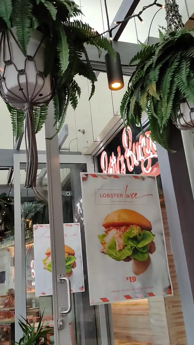 Vibe, Betty's Burgers
