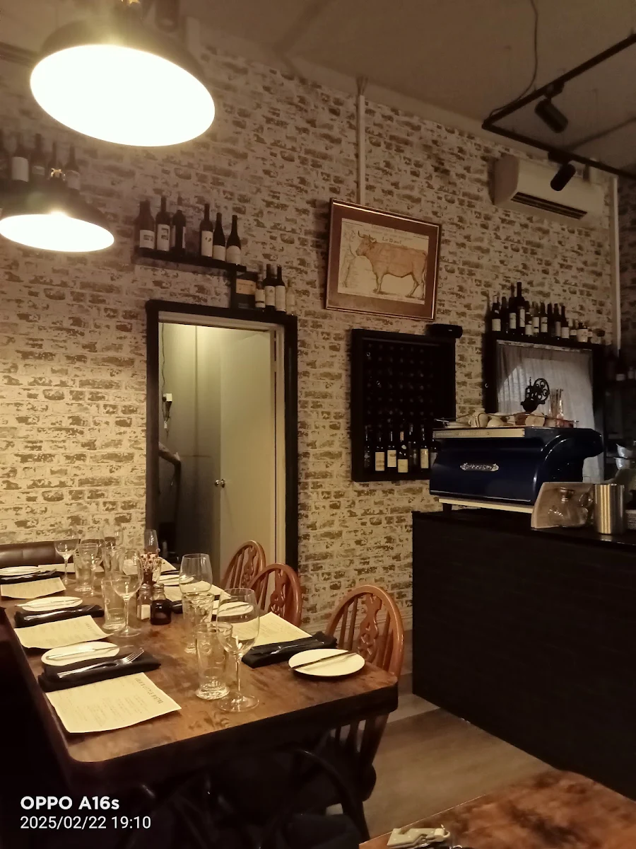 Vibe, Lulu’s Little Bistro