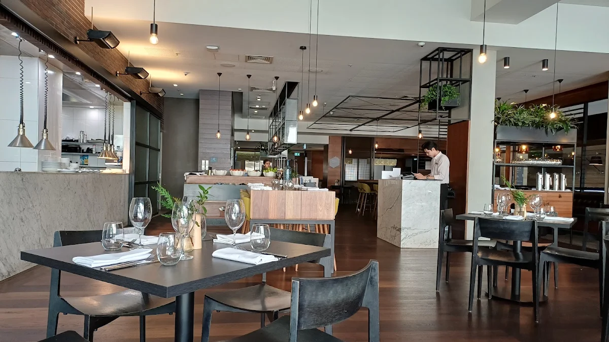 Vibe, Lennons Restaurant & Bar
