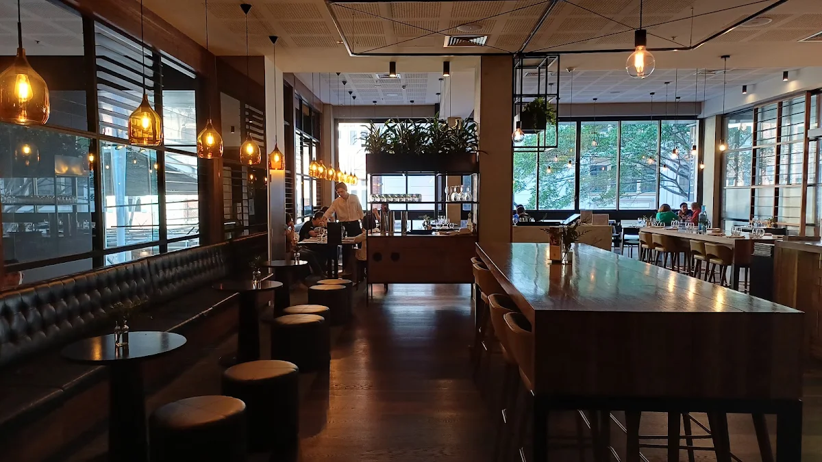 Vibe, Lennons Restaurant & Bar