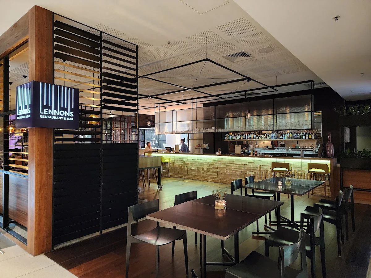 Vibe, Lennons Restaurant & Bar