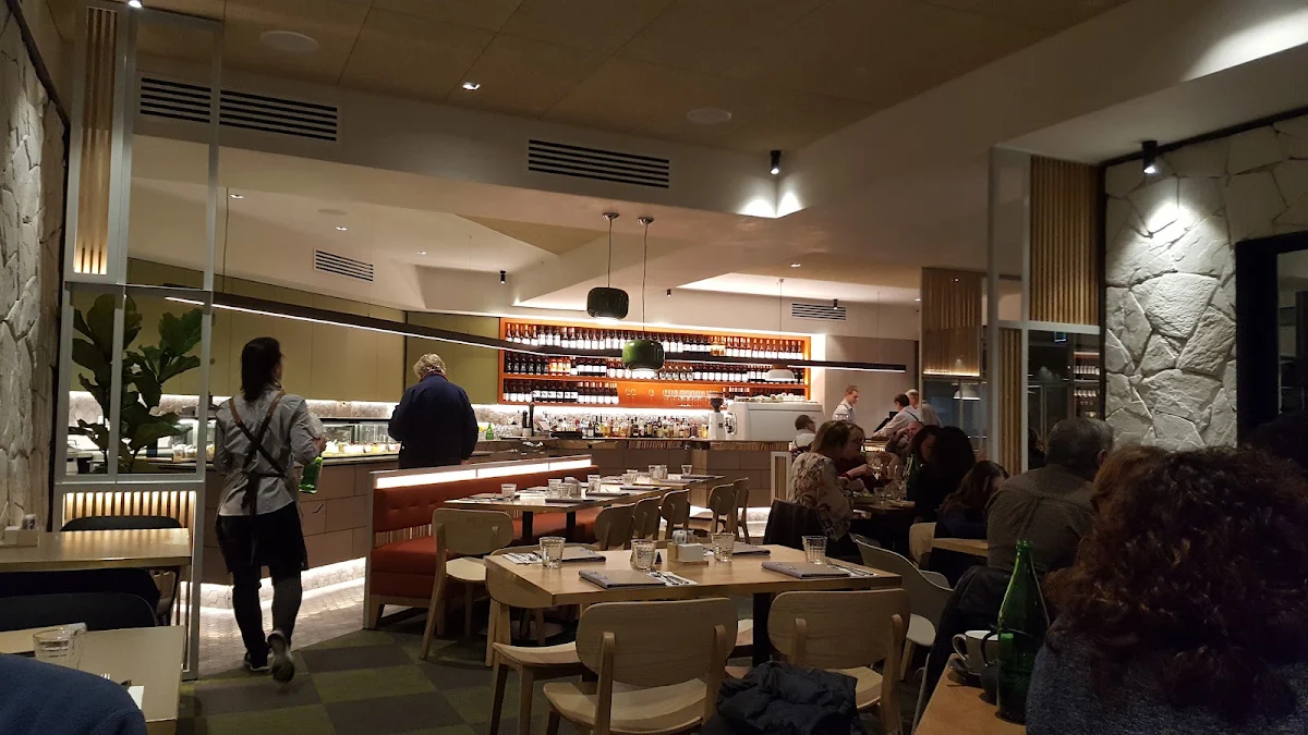 Vibe, Giorgios Restaurant