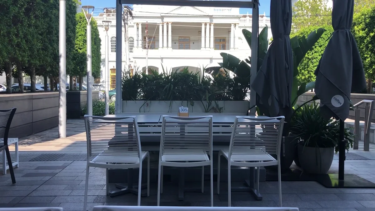 Vibe, Giorgios Restaurant