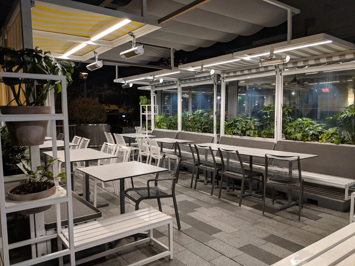 Vibe, Giorgios Restaurant