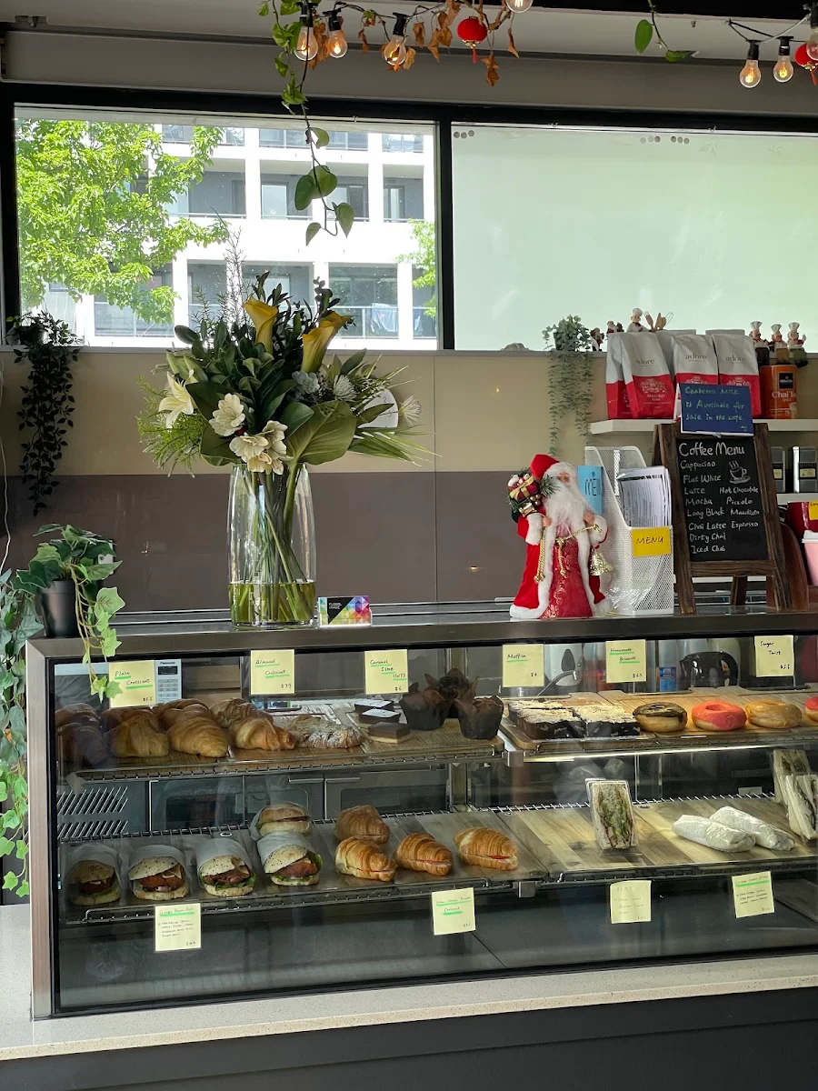 Vibe, Uppa Level Cafe