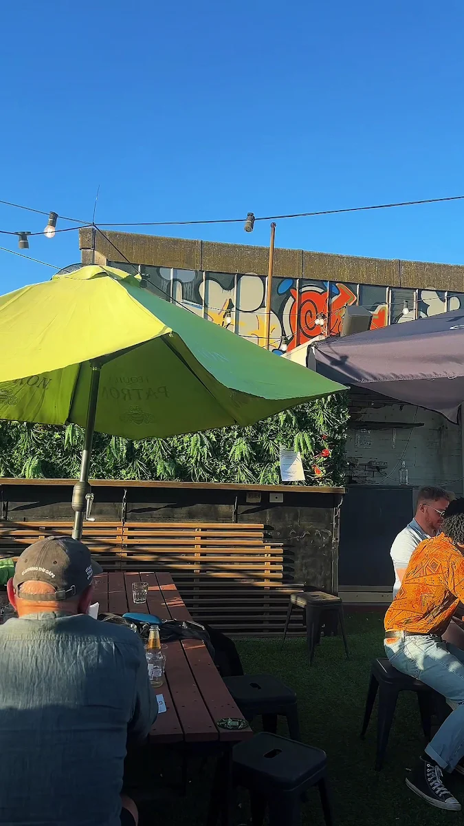 Vibe, Benzina Cantina