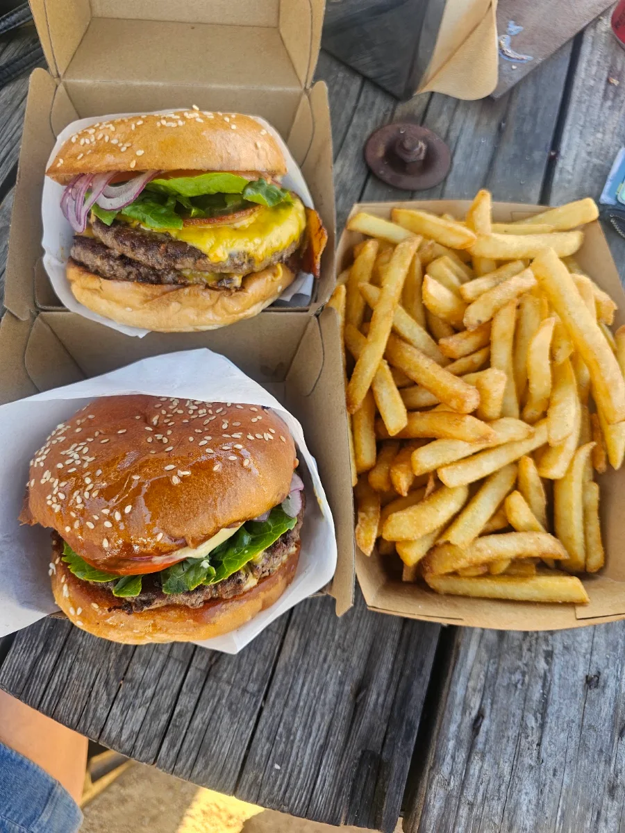 Food & drink, PJ's Burgers