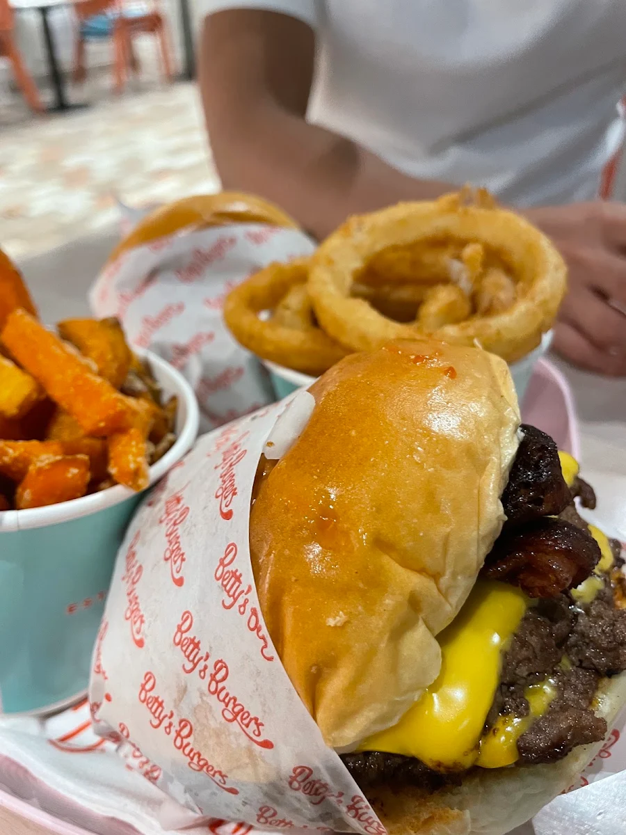 Food & drink, Betty's Burgers