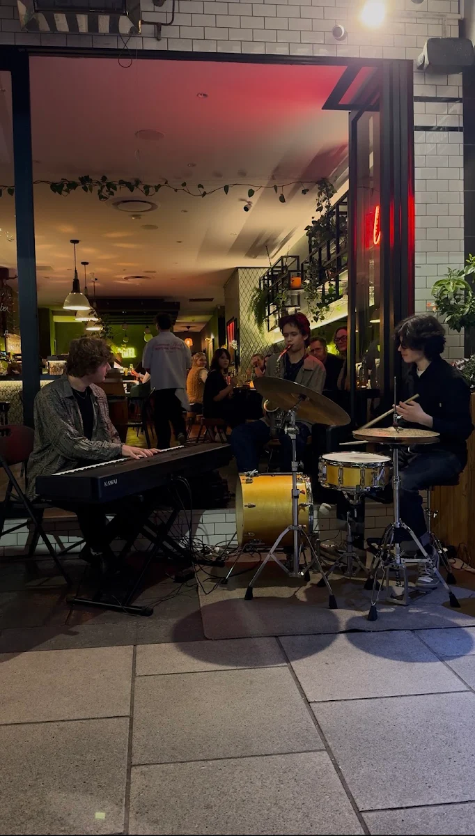 Vibe, Lucien - Wine Bar