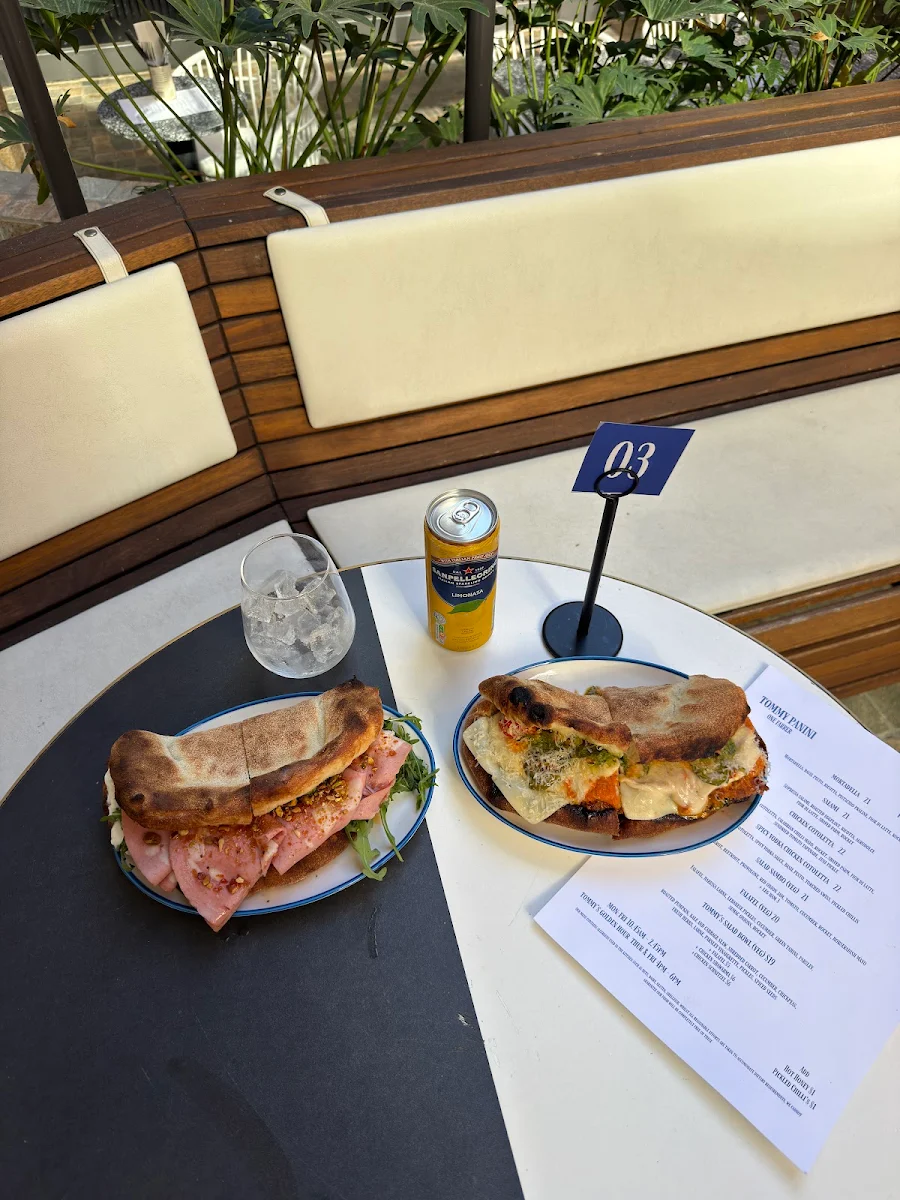 Menu, Tommy Panini