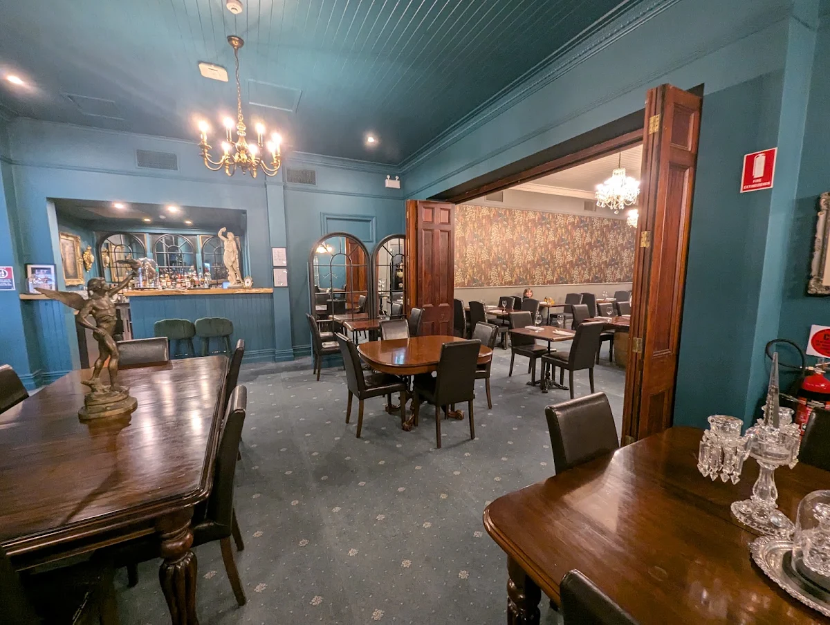 Vibe, Victoria & Albert Cafe