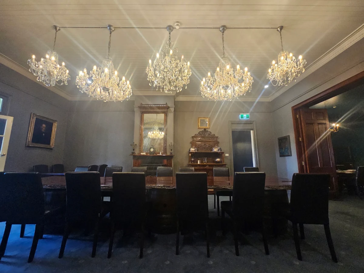 Vibe, Victoria & Albert Cafe