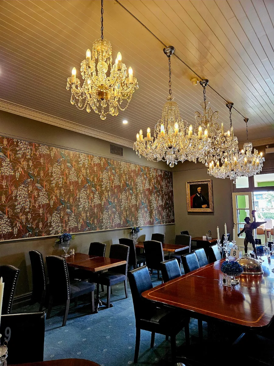 Vibe, Victoria & Albert Cafe
