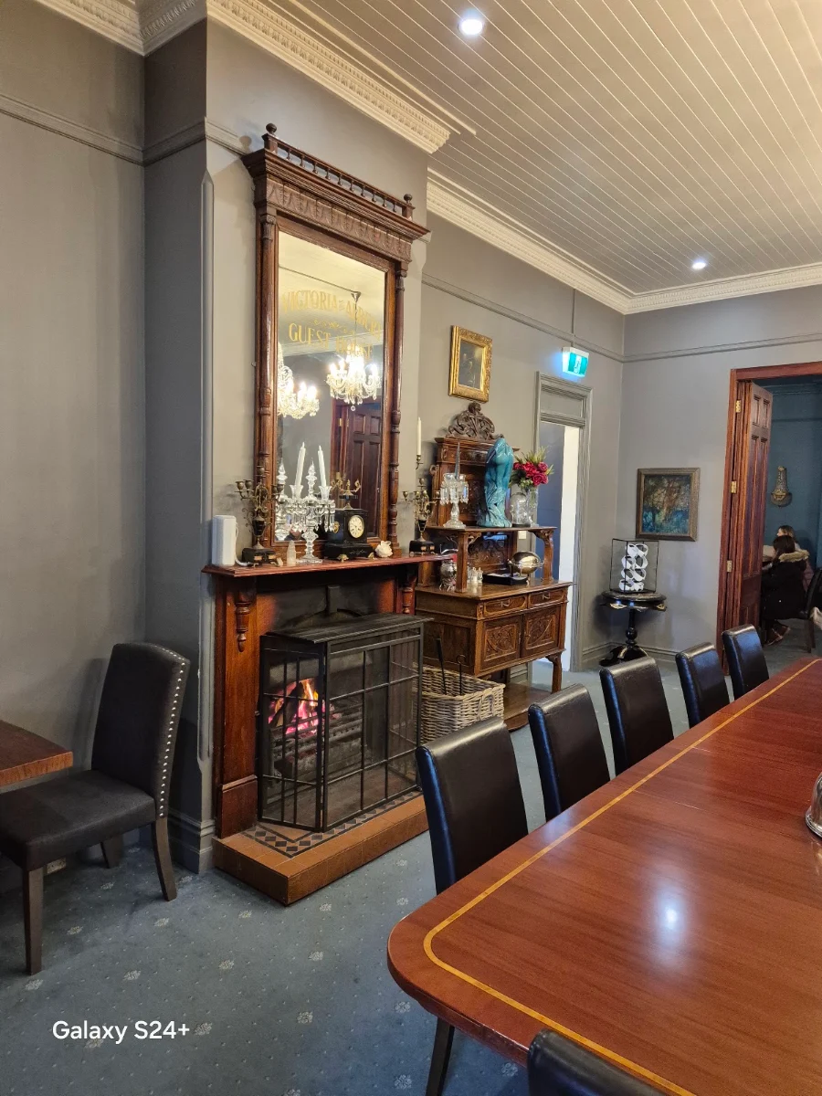 Vibe, Victoria & Albert Cafe